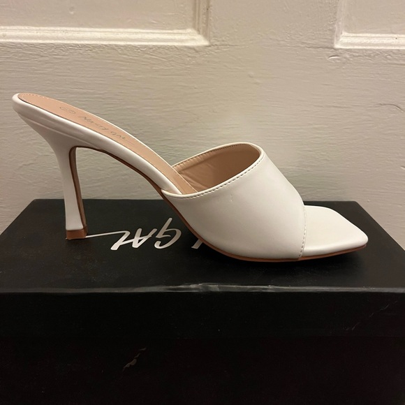Nasty Gal Square-Toed White Heeled Mules - Size 7.5 - Picture 5 of 6